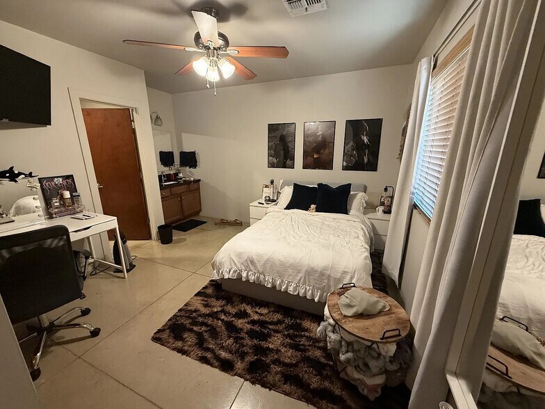 Building Photo - 312 S Cherry Ave