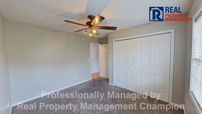 Building Photo - 3 BD/2 BA Open Plan with Vaulted Ceiling in Ogden