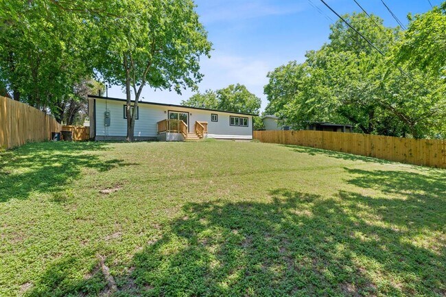 Building Photo - 711 Santa Rosa Dr