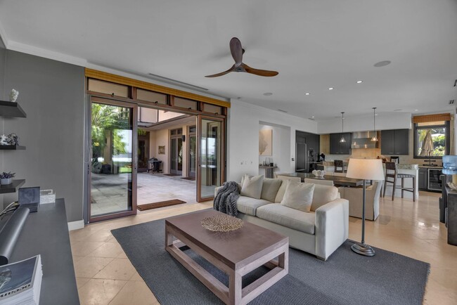 Building Photo - Luxury 3-Bed Condo at Coconut Grove. Ocean Views. Nov 1