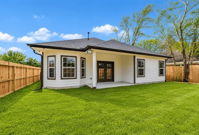 Building Photo - 4847 Sunflower St