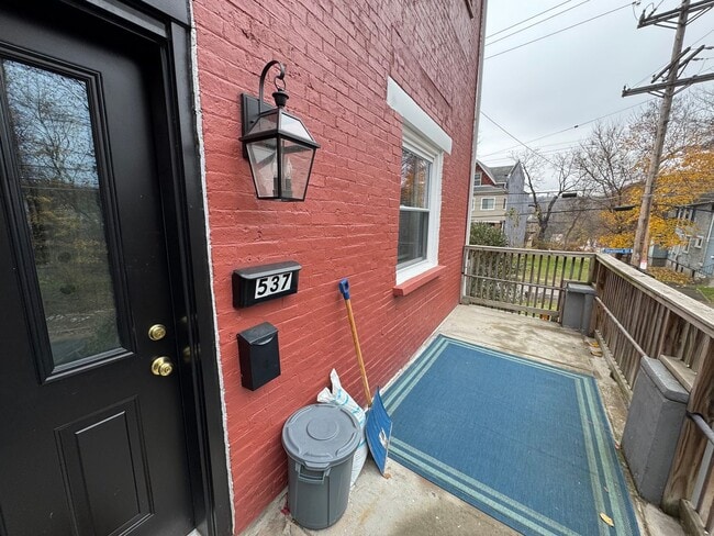 Building Photo - Charming and spacious 5BR Home in East Liberty
