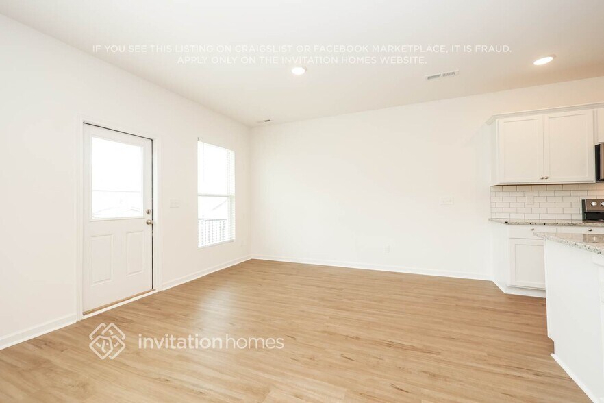 Building Photo - 4017 Sadie St