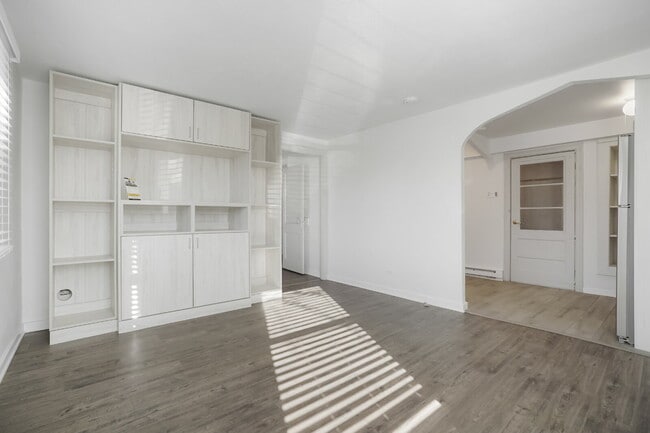 Building Photo - Updated 1 bed with flex space and yard