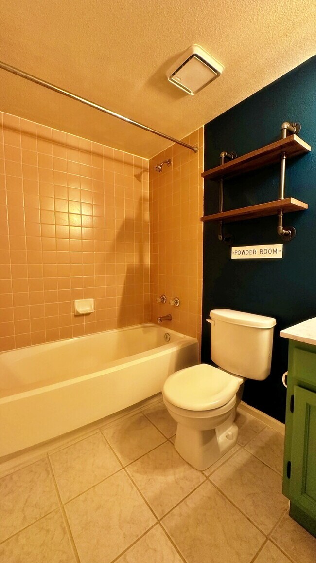 Building Photo - Quiet End Unit 3 Bed 2 Bath Townhome in Cherry Creek Schools Close to Cherry Creek Reservoir!! 2 ...