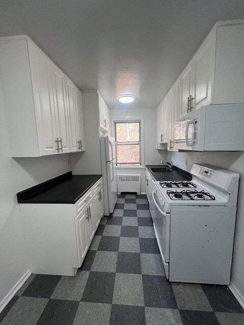 Building Photo - 157 White Plains Rd