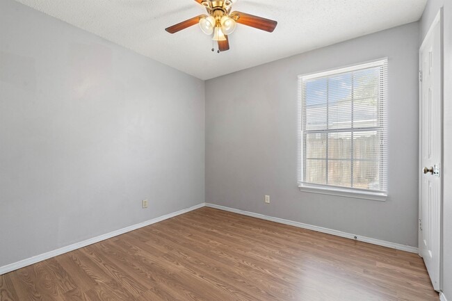 Building Photo - 1708 Woodley Rd