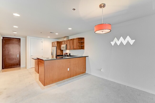 Building Photo - Panorama Towers 1