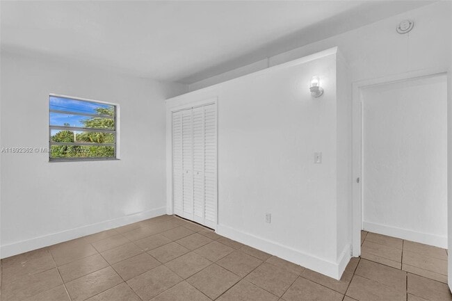 Building Photo - 137 NW 29th Ave