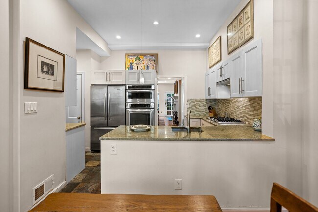 Building Photo - Foggy Bottom Home | 3 Bed | 2.5 Bath | 2,050 Sf | Large Private Patio