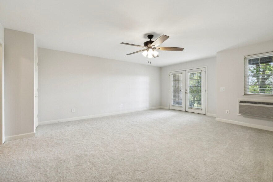 opens to private, covered patio - 1614 Brentwood Pointe
