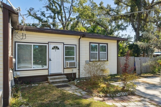 Building Photo - 1919 12th Ave W