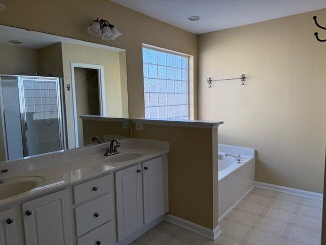 Building Photo - 3601 Pritchard Ct