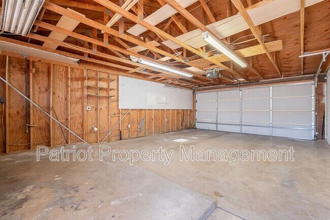 Building Photo - 1609 W Voltaire Ave