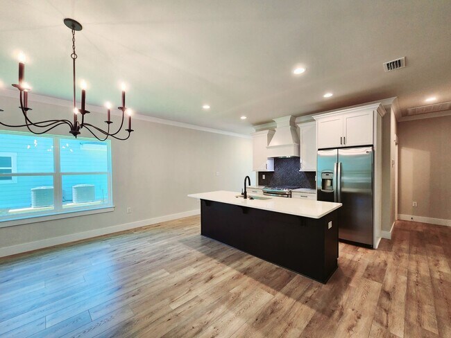 Building Photo - Stunning new executive home in Gulf Shores!