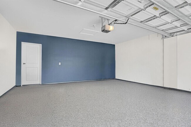 Building Photo - 712 Pomegranate Pl