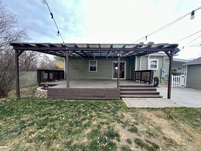 Building Photo - Great Home Close to CFD!