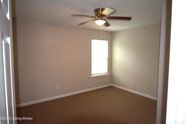 Building Photo - 10407 Pinoak View Dr