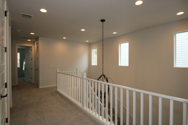 Building Photo - Stunning 3-Bedroom Gig Harbor Home with Bonus Room & A/C