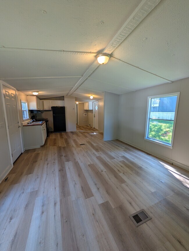 Building Photo - 412 McElhaney Rd