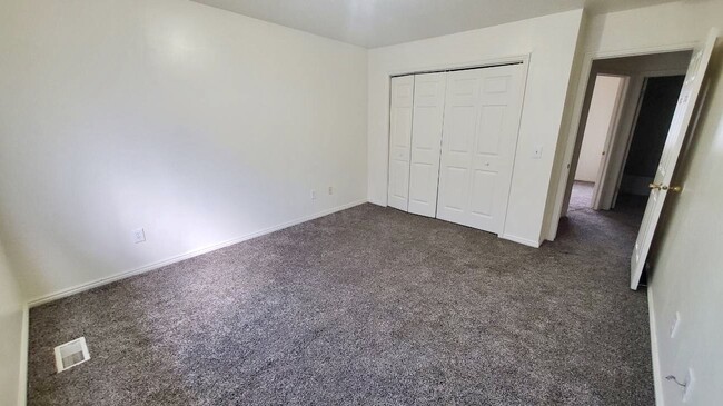 Building Photo - Kaysville #3
