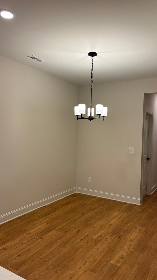 Building Photo - 4817 Victoria Ave