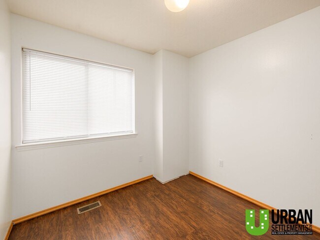 Building Photo - West Hills Gem – Space, Style & Prime Location!