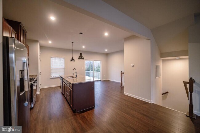 Building Photo - 9816 Cedarmass Cir