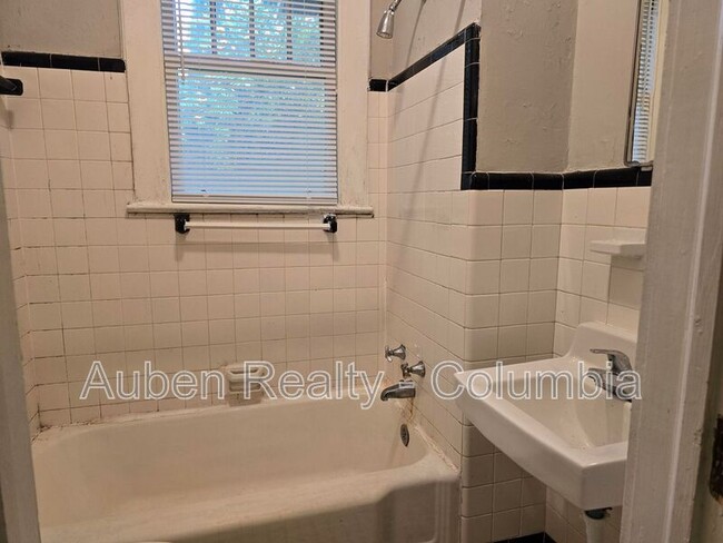 Building Photo - 1029 Kinard Ct