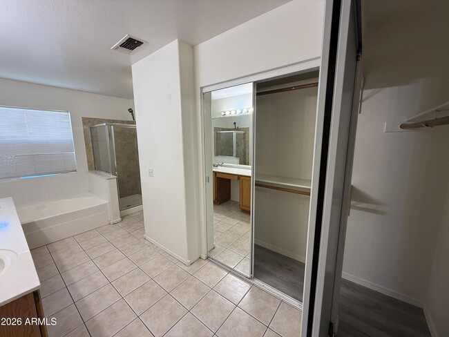 Building Photo - 505 W Sereno Dr
