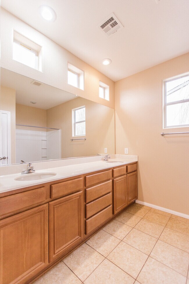 Building Photo - Beautiful Mountain's Edge Community