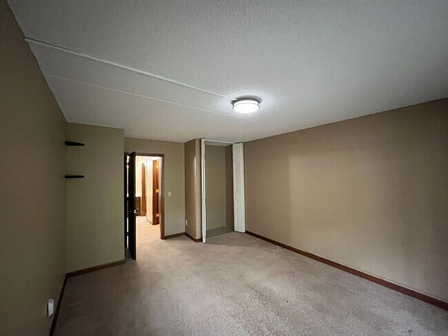 Building Photo - 531-315