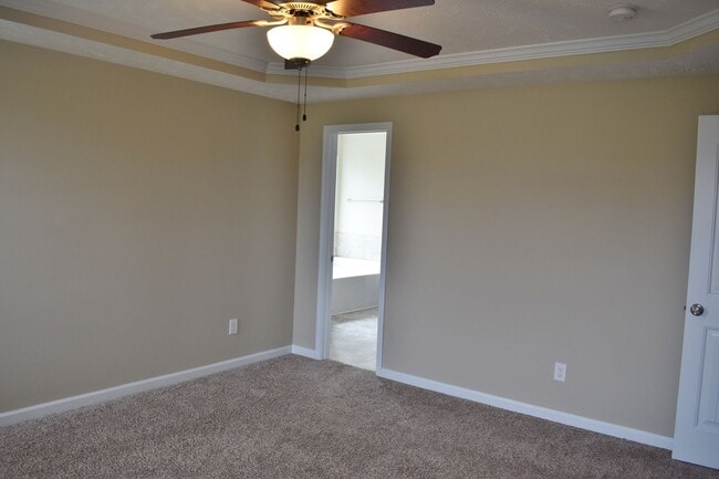 Building Photo - 3 bed 2.5 Bath Minutes from Lillington