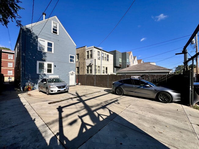 Building Photo - 2915 N Lawndale Ave