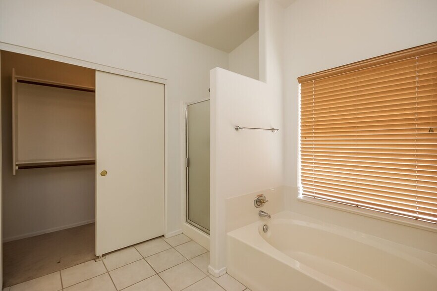 Building Photo - 7205 W Los Gatos Dr