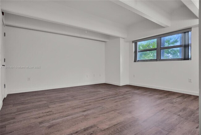 Building Photo - 4332 Collins Ave