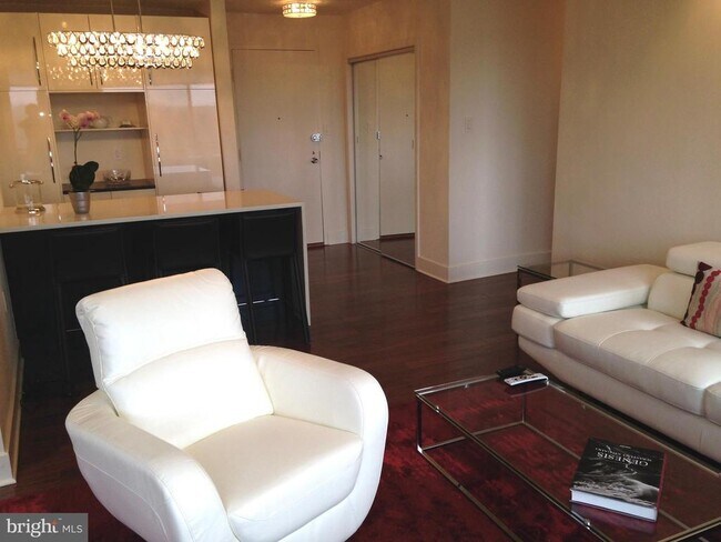 Building Photo - 10401 Grosvenor Pl