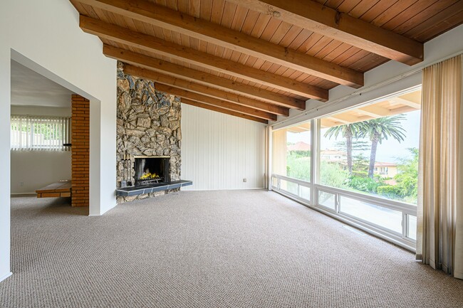 Building Photo - 552 Vía Del Monte