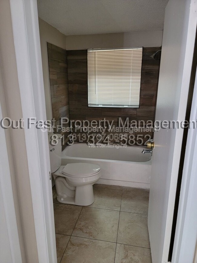 Building Photo - 8400 Sunnydale Dr