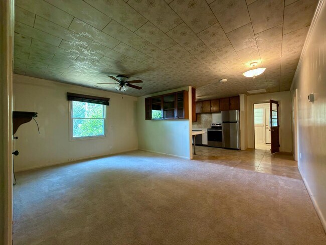 Building Photo - 6919 Deep Springs Rd