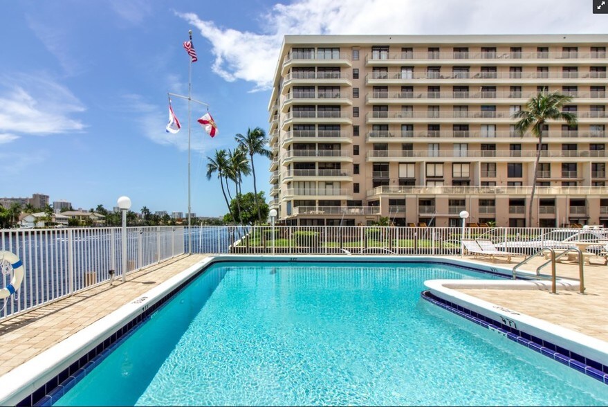 Building Photo - 3100 NE 49th St