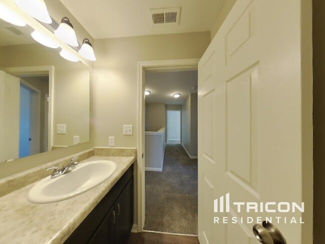 Building Photo - 8018 Bach Dr