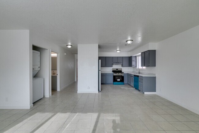 Building Photo - 6987 Mendon Ln