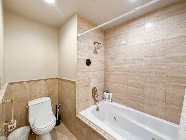 Building Photo - 602 S Front St