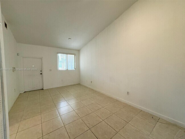 Primary Photo - 2460 SE 16th Terrace