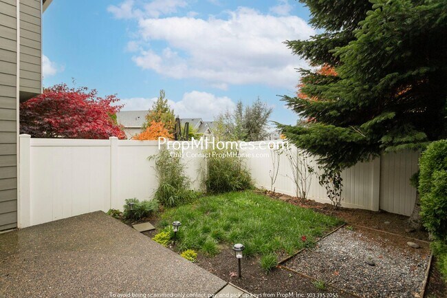 Building Photo - Beautiful Townhome in Parker Crest – Moder...