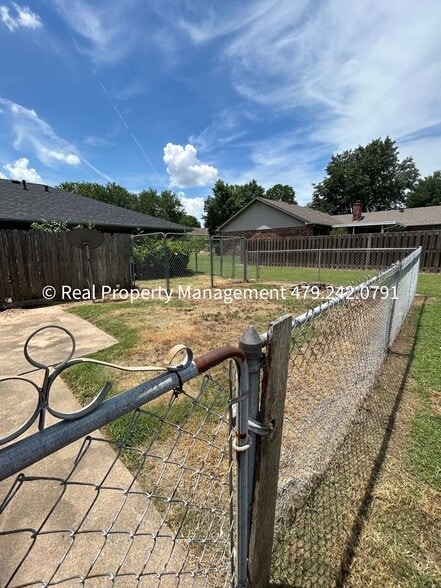 Building Photo - 2320 S 50th St