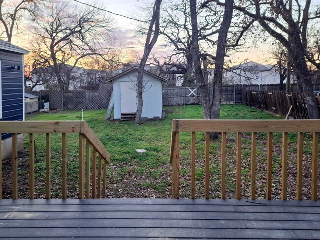 Building Photo - Renovated 4 bedroom 3 full bath