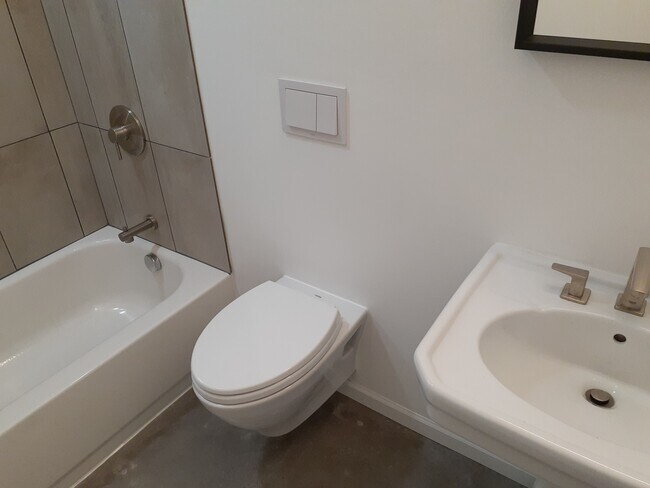 Building Photo - 2818 NE FREMONT ST