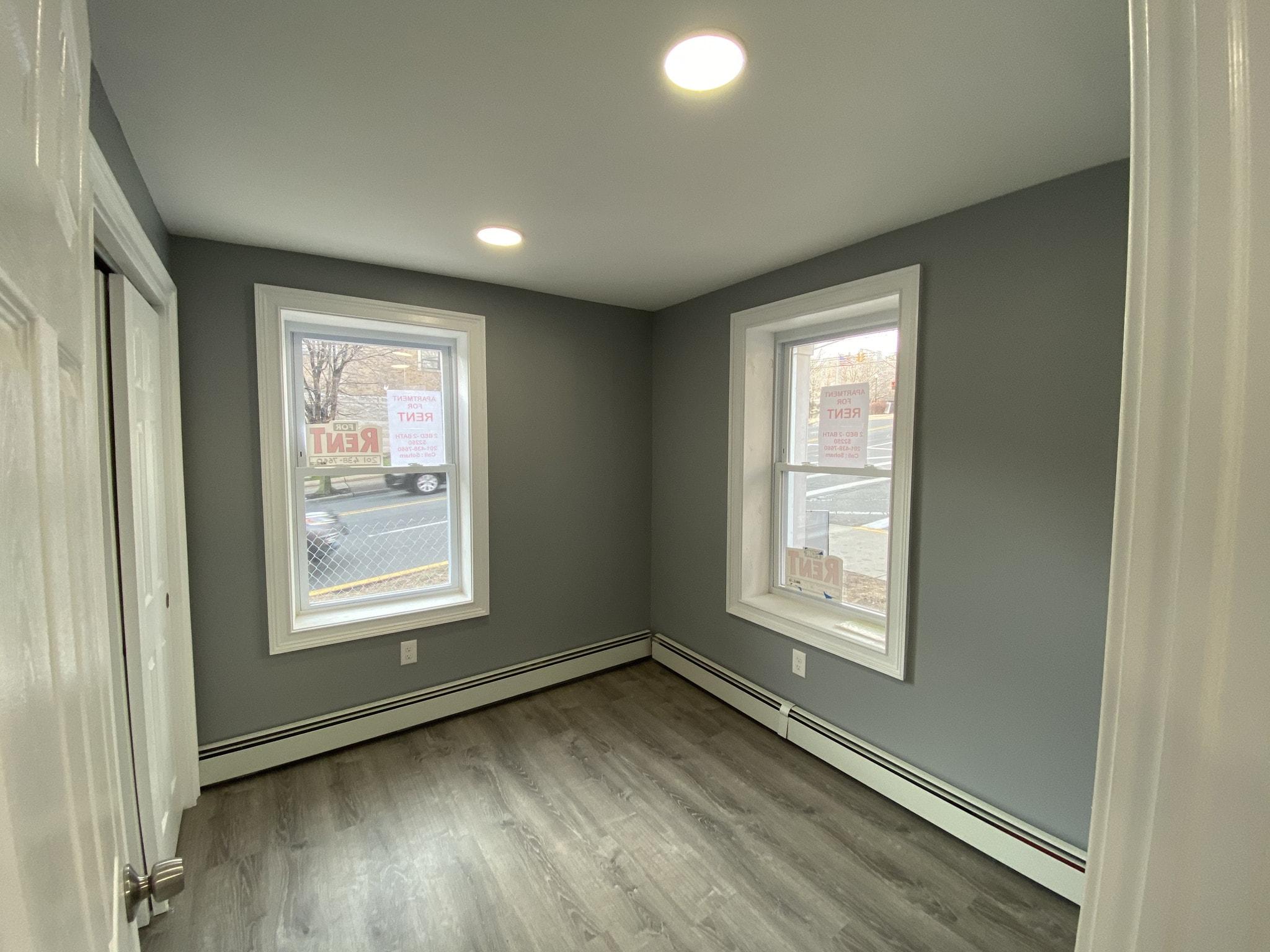 Building Photo - 301 Lilac Ln